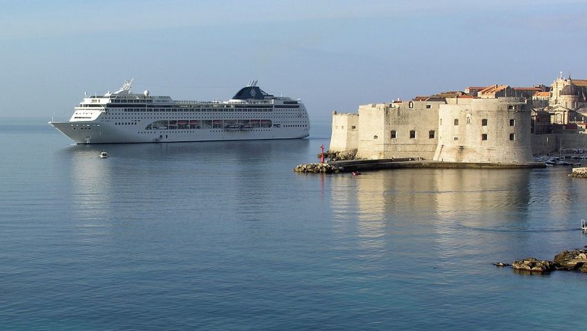 Cruise ship near old city